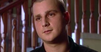 אריק איטל שובת רעב עקב ההפרדה מאחיו