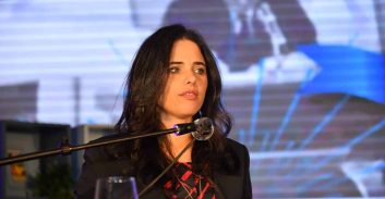 השרה שקד בכנס אילת 2018: "זכות החשוד לכבוד ולחרות נרמסת תחת גלגלי המשפט הפלילי"