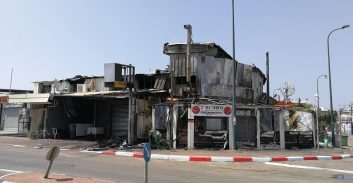 חשד: הפנצ'ריה בהוד השרון הוצתה על ידי המתחרים