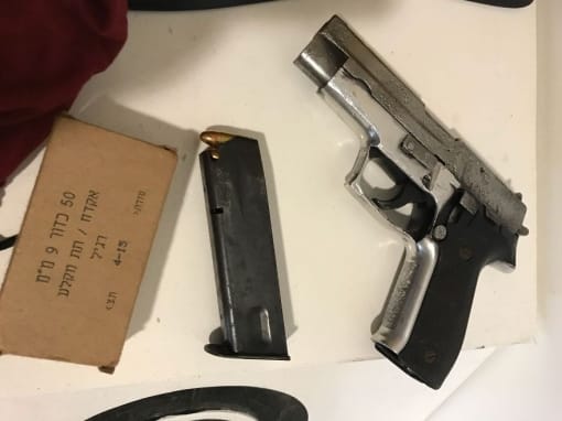 אקדח ב-10,000 שקל