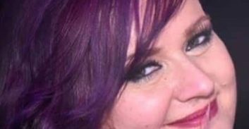 אישום: גנבה 700 אלף שקל והתחזתה כפגועת נפש כדי לדחות את ההליכים