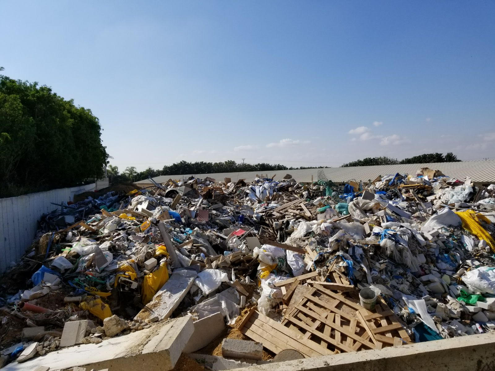 תחנת הפסולת באחד המשקים