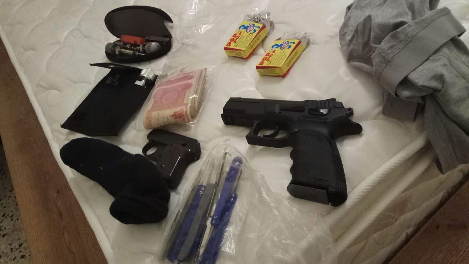 של מי האקדחים האלה? (צילומים: משטרת ישראל)