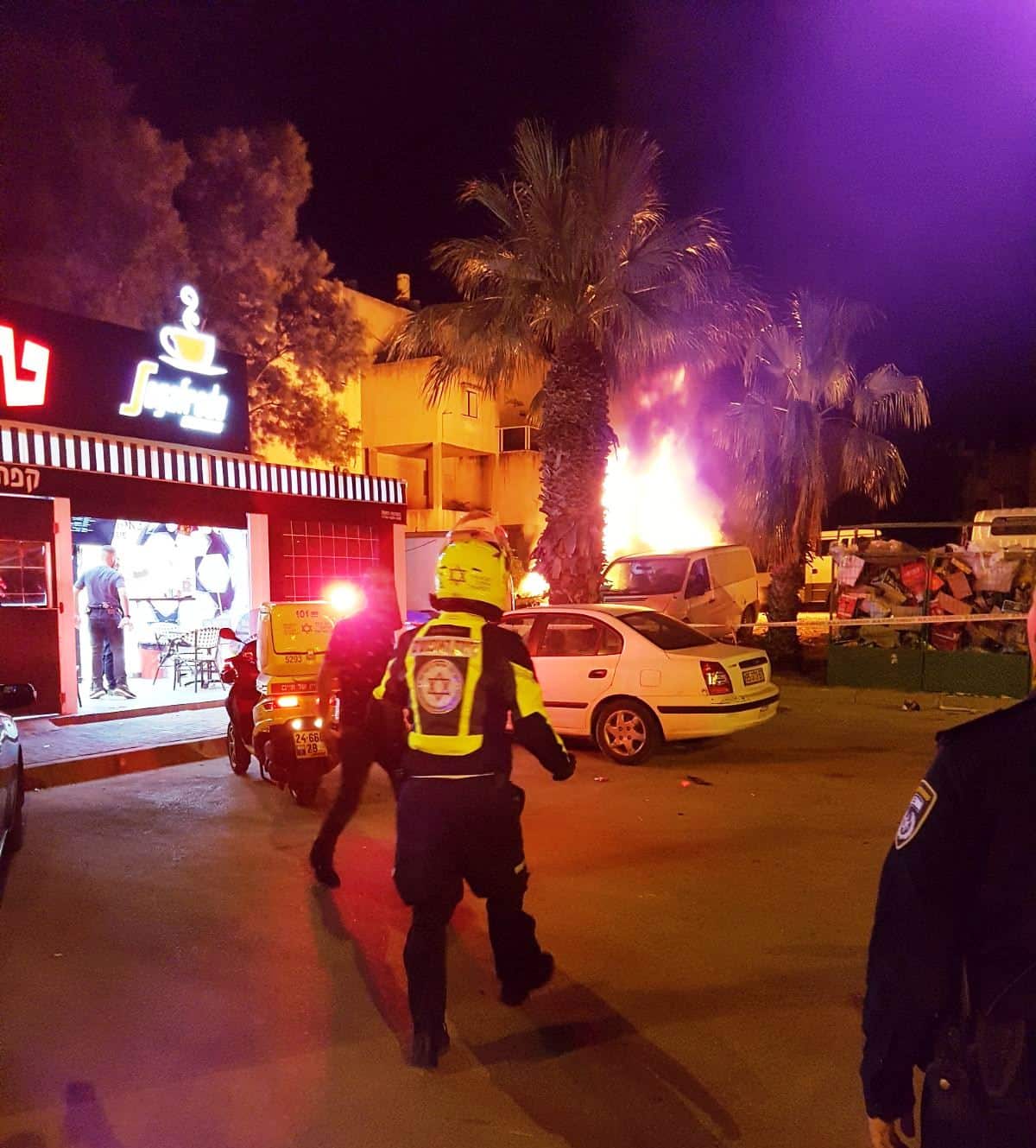 כוחות ההצלה בזירת הפיצוץ (צילום: תיעוד מבצעי מד"א)