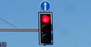 התביעה לא הוכיחה שליחת הודעה, והדו"ח על נסיעה באדום בוטל