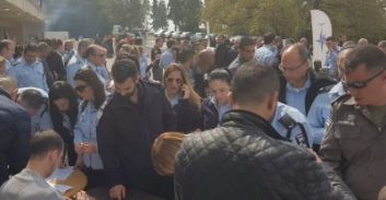 גם השוטרים נרתמים להציל את חייו של הפעוט יוסף עפיפי