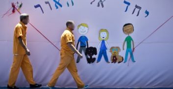 המדינה תמנע שחרור מוקדם רק מאסירים שפגעו באמון הציבור