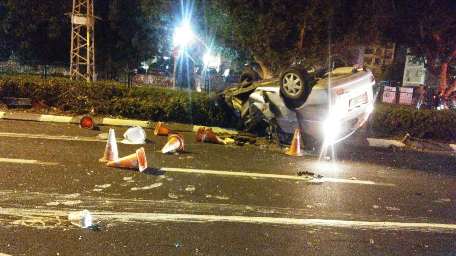 חשוד בנהיגה תחת השפעת סמים ואלכוהול. התאונה (צילום: ארגון איחוד והצלה וזק"א)