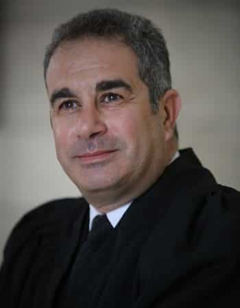 עו"ד שמואל ברזני