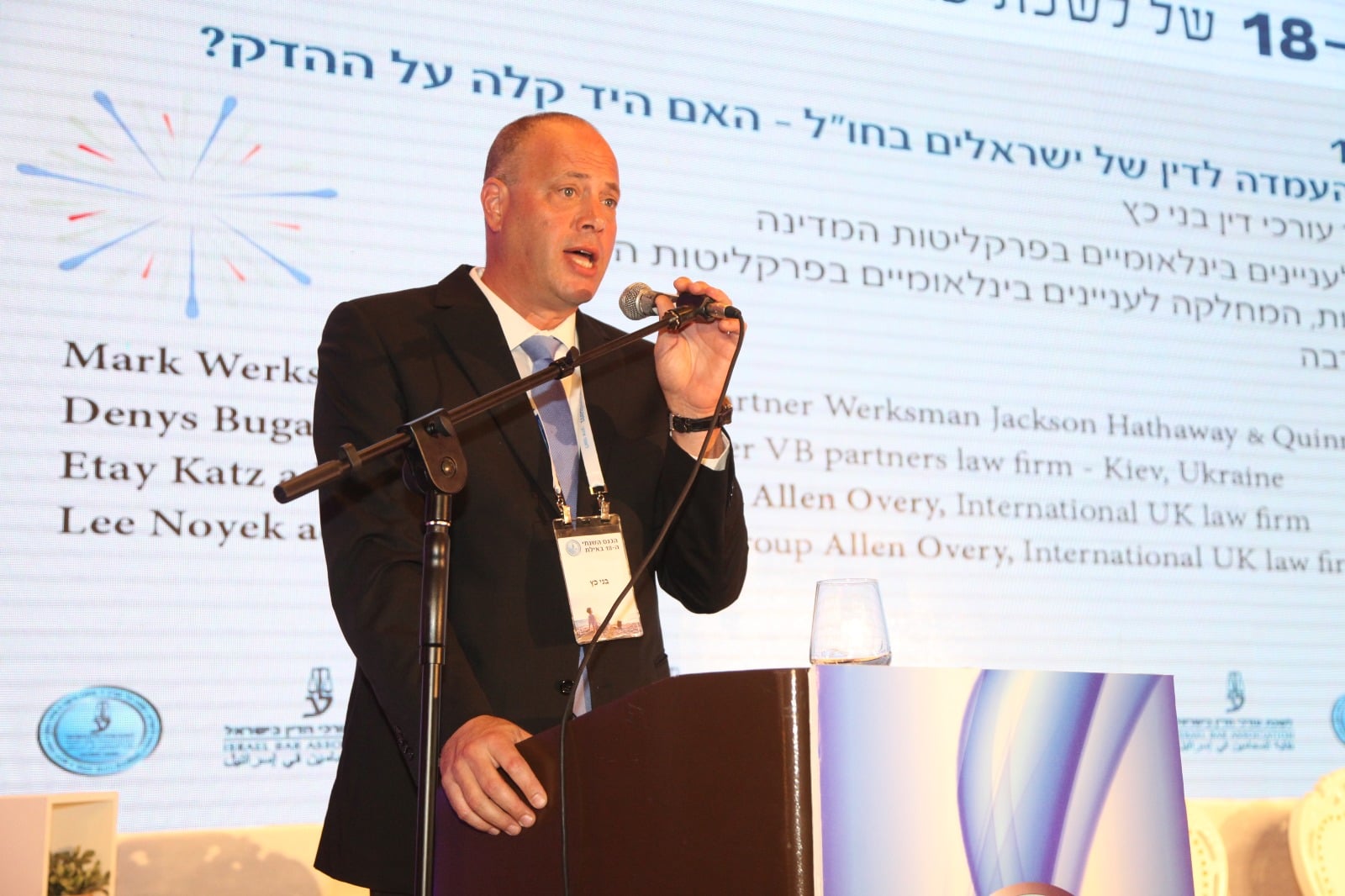 לפתוח בחקירה פלילית נגד פרקליטי המחלקה הכלכלית. חושף הפרשה עו"ד בני כץ