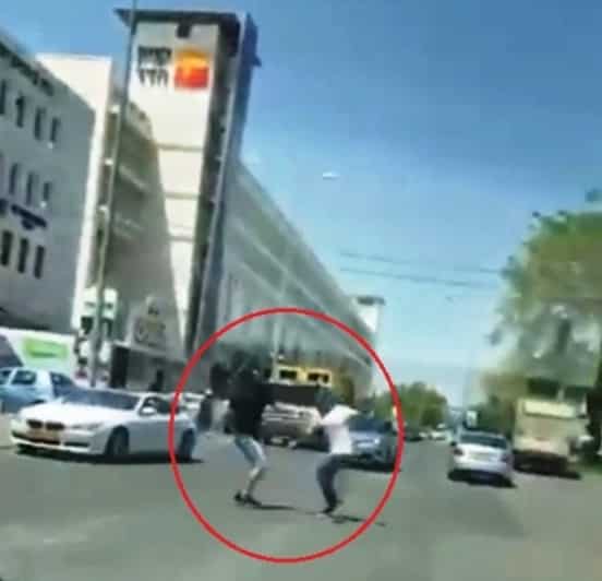 אושרי בנימין דוקר את א"ד