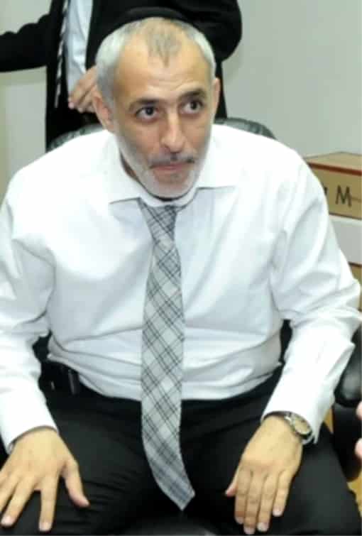 מטבעו, בן אדם שאוהב לעזור. סמי לוי