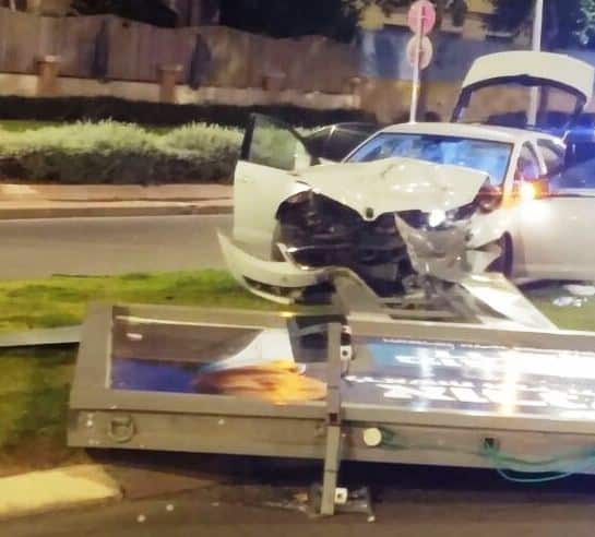 הרכב שביצע תאונה לאחר הירי (צילום: פרטי)