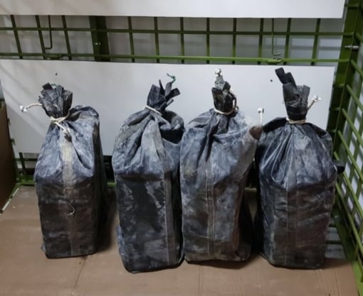 ארבעה שקים הועברו לארץ (צילום: משטרת ישראל)