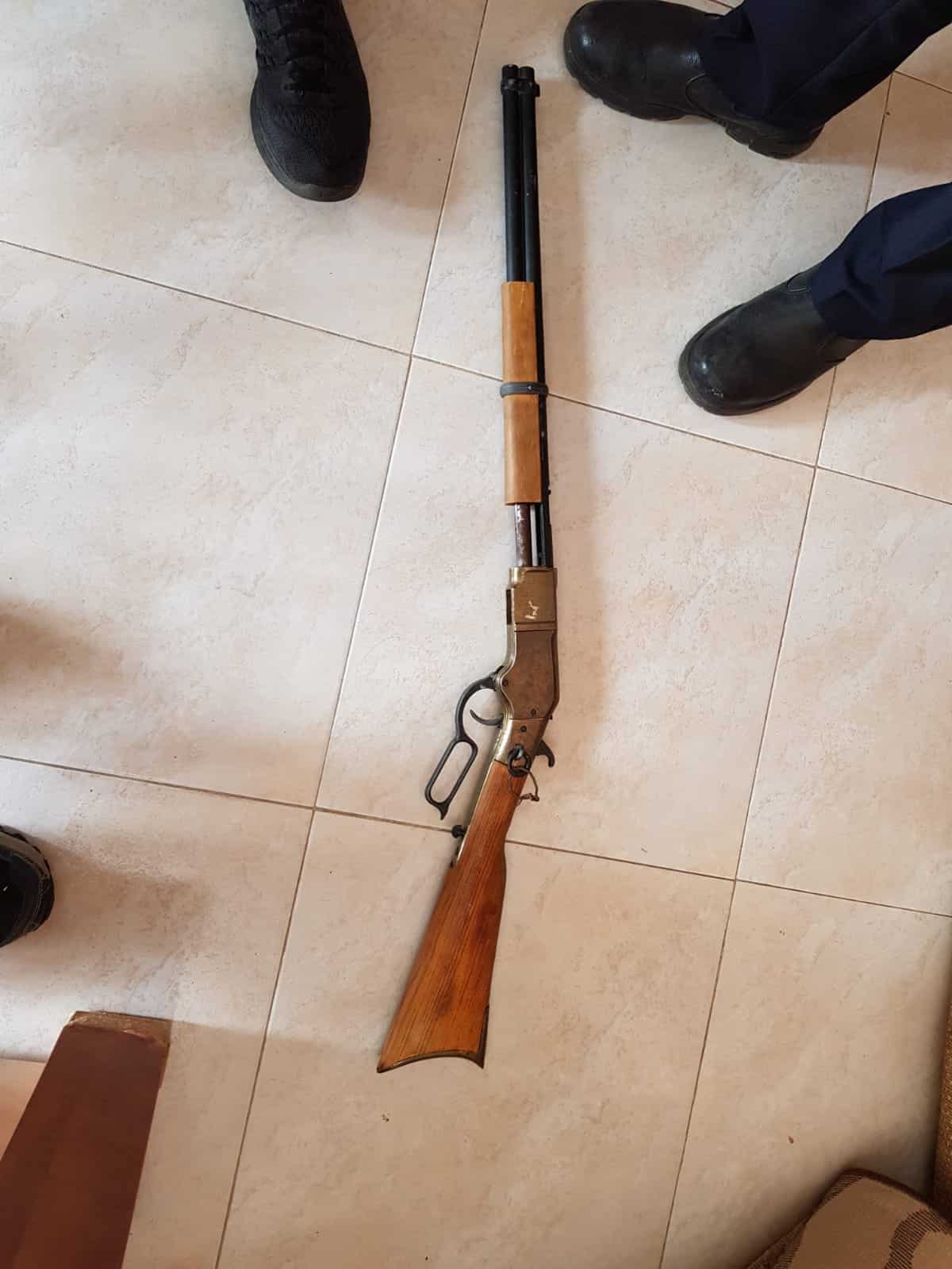 תפסו גם רובה ציד