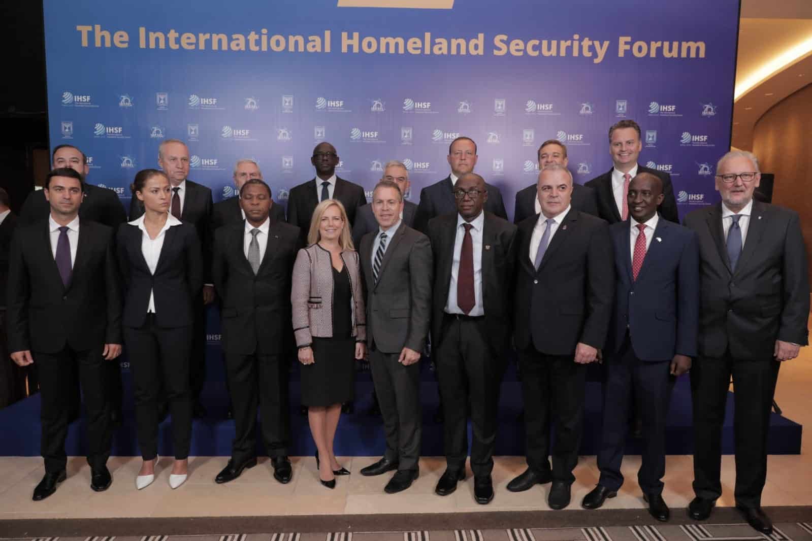 19 שרים מכל העולם