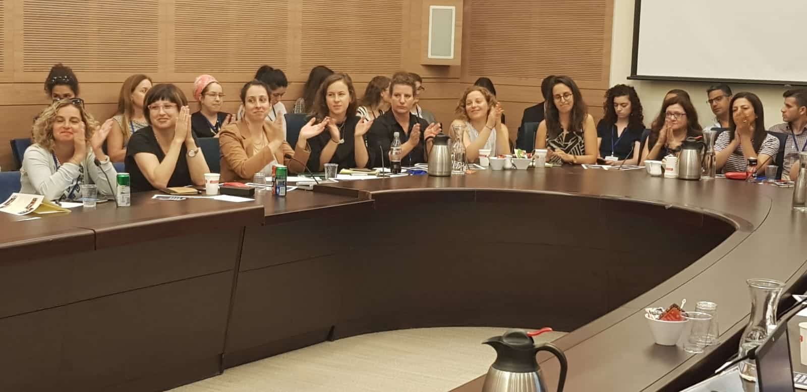 נציגי גופים שונים בישיבת הוועדה