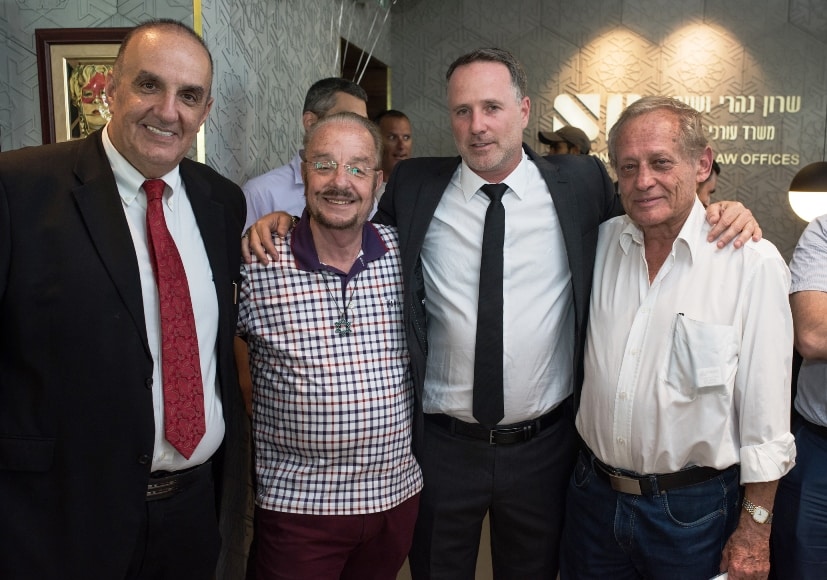 עם מאיר זיו שלא נס ליחו, החבר והמנטור שפטל, והשופט לשעבר אלון רום