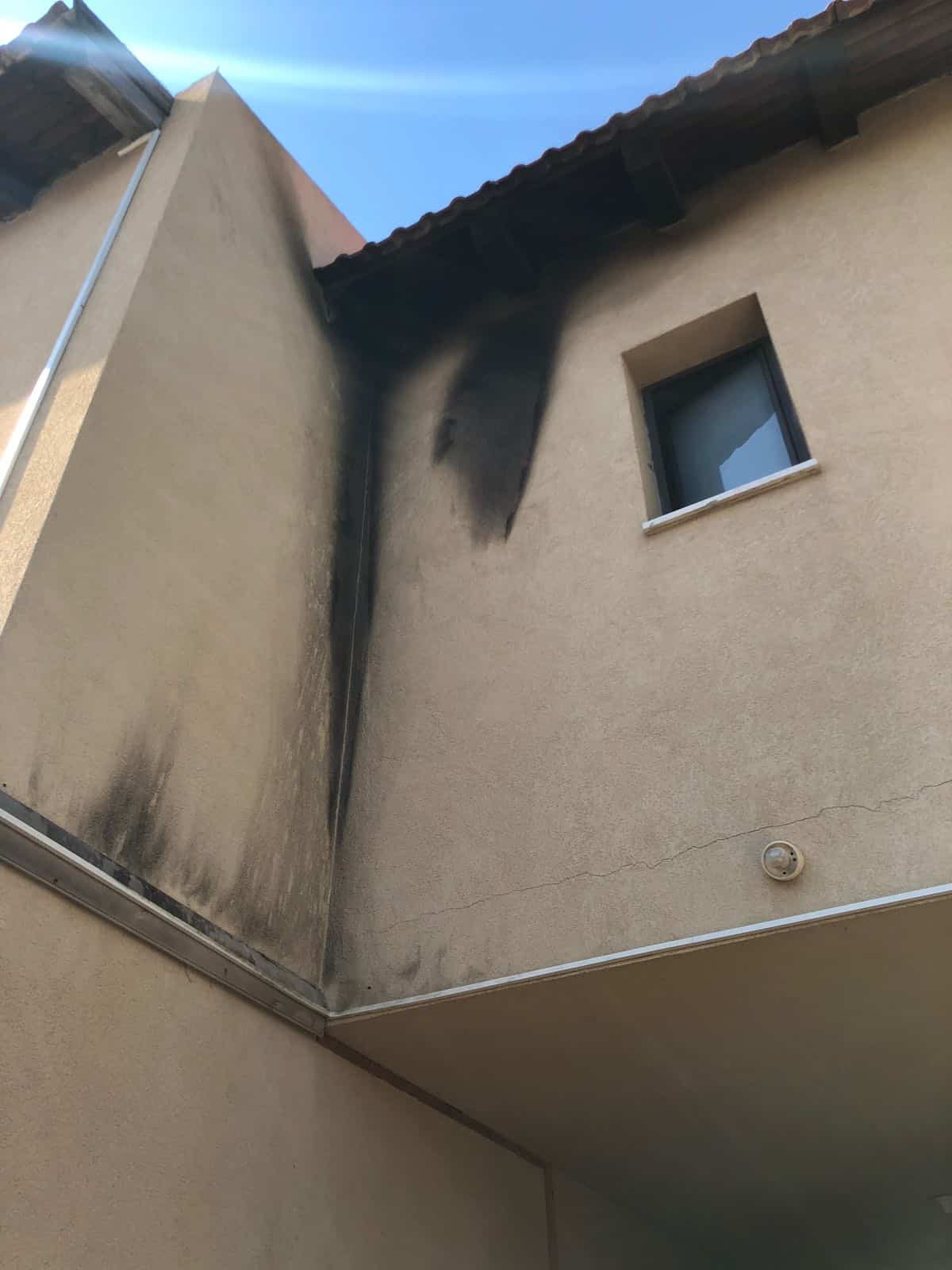 נזק לחזית הבית