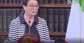 נשיאת בית משפט העליון מדברת על הנאצים באירופה ורומזת למחוקקים בישראל