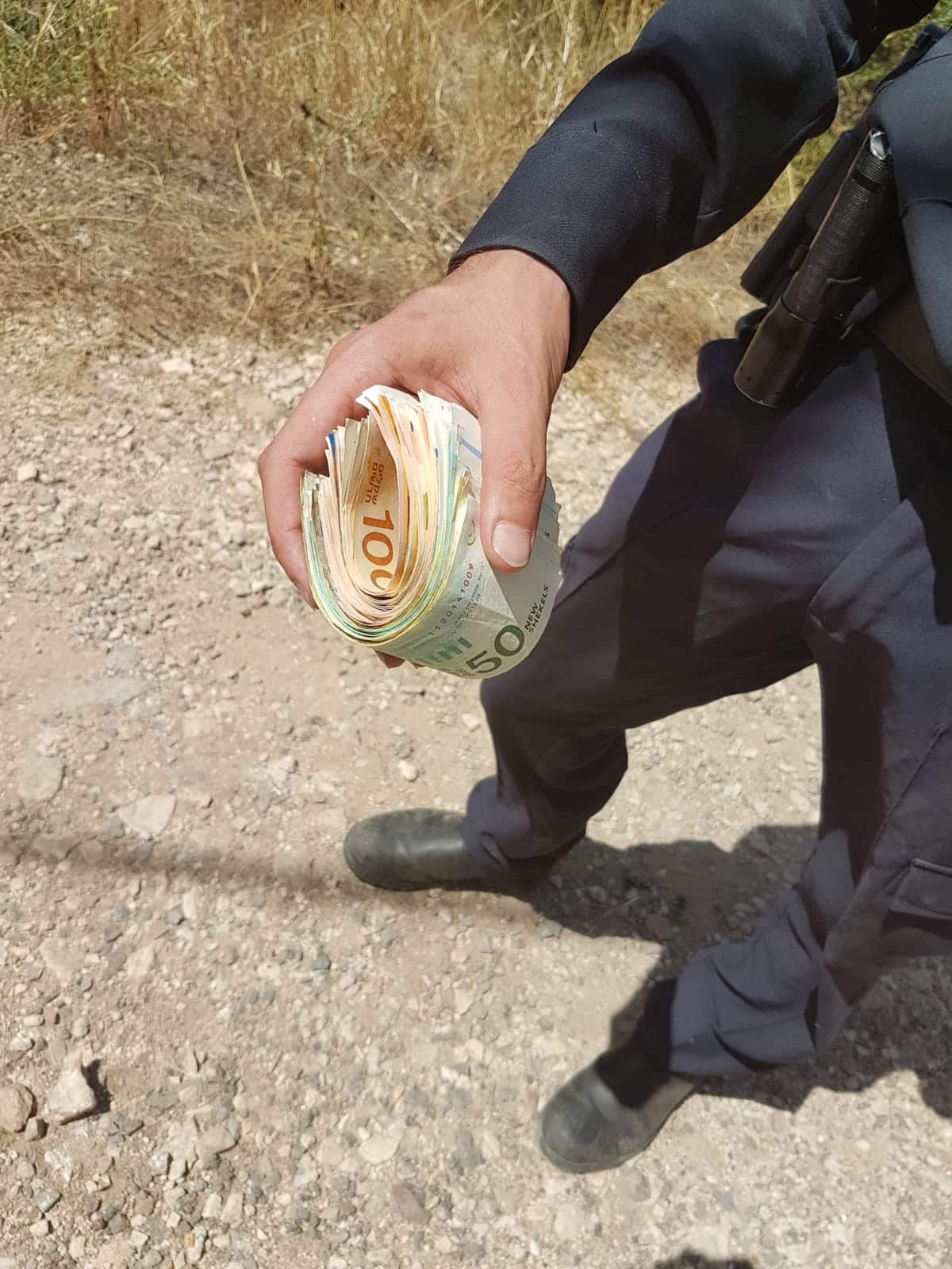 החשוד שדד מאות שקלים במזומן