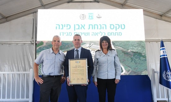 קלינגר, ארדן וראש מועצת מגידו בטקס הנחת אבן הפינה