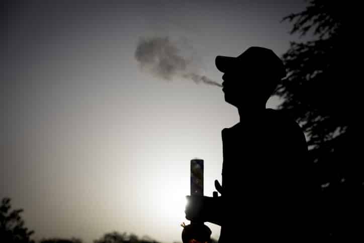 ההנחיה מתייחסת לא רק למעידה או שימוש עצמי ראשוני (צילום להמחשה: יונתן סינדל, פלאש 90)