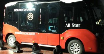 המיניבוס האוטונומי הראשון נחנך בגני התערוכה