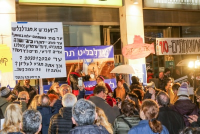 מערכת החוק סופגת השמצות משני הכיוונים. הפגנה נגד השחיתות צילום: רוי אלימה, פלאש 90