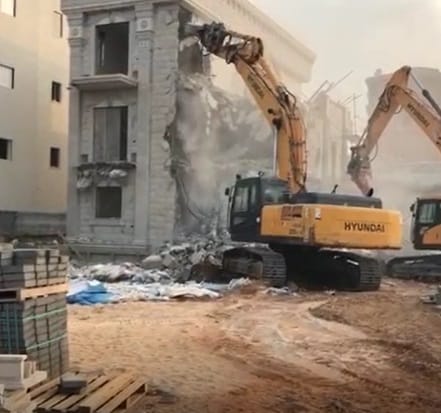 צפו בסרטון: הריסת המבנים בג'לג'וליה