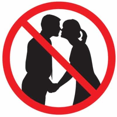 מי בגד במי, מי דקר את מי (אילוסטרציה)