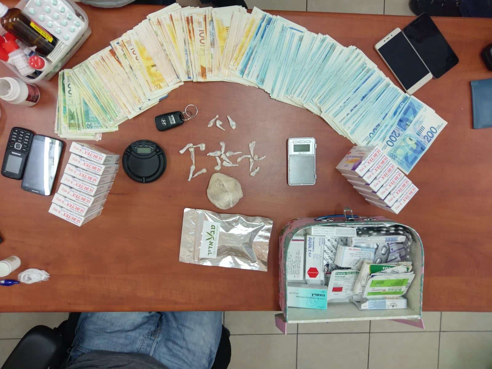 ממצאי החיפוש בדירה ברחוב קהילת מכסיקו