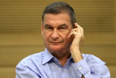 "מי שבית המשפט העליון איפשר את חזרתו לתפקיד מ'מ ראש הממשלה, מייצג תרבות של אונס?". חיים רמון (צילום" יואב ארי דודקביץ, פלאש 90)