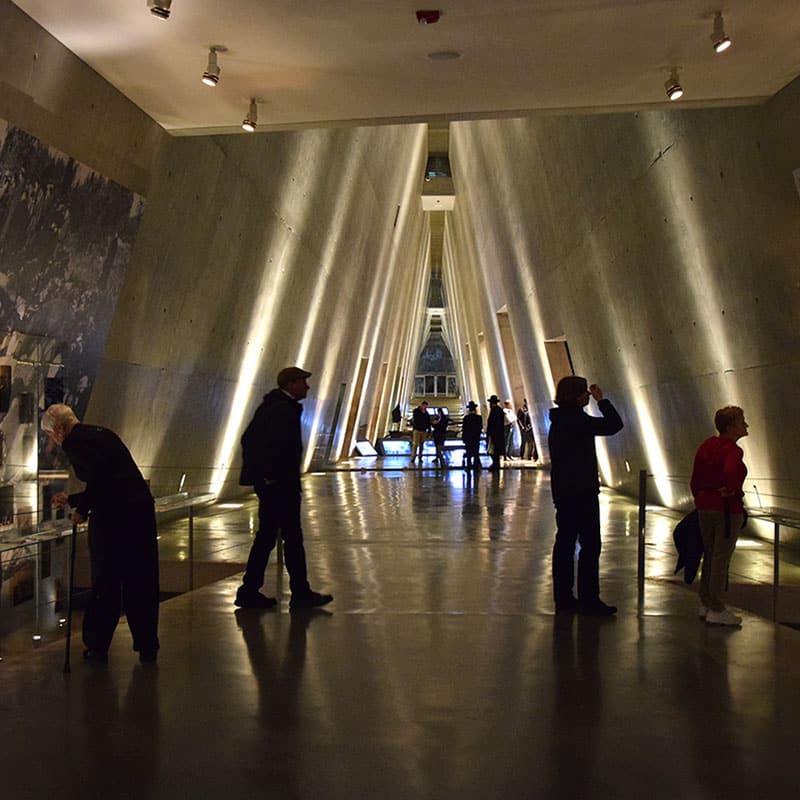 לפי החשד, החברות תיאמו מחירים לא רק לבני נוער, אלא לגופים גדולים. "יד ושם"