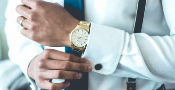 אישום: איש עסקים שילם לקטינות תמורת יחסי מין