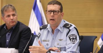 כחלון מנע דרישת הקואליציה להקים ועדת חקירה על התנהלות המשטרה