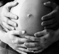 שמירת הריון – הזכות של גבר אלים להשתתף בלידה של אשתו