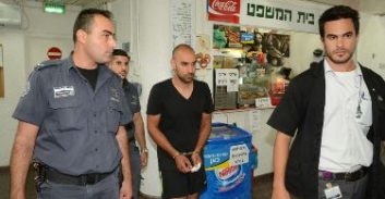 אישום: דרס אישה שהשתזפה בחוף הים