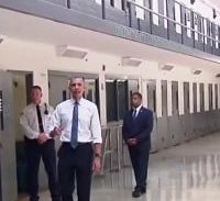 נשיא מאחורי הסורגים