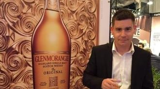 עו"ד יקי קהן בתערוכה של ויסקי משובח