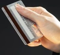 כתב אישום מחודש נגד שוטרת לשעבר שחגגה על כרטיסי האשראי של חבריה לתחנה