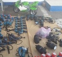 חשד: גנבו כלי עבודה מהמכס ומכרו באינטרנט