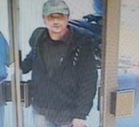 מרחב דן: אלו הן תמונות החשוד במספר מעשי שוד. מישהו מזהה?