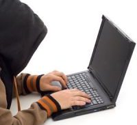 אישום: ביצע עבירות מין בילדה מאמריקה דרך האינטרנט