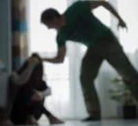 אישום: איים על בת זוגו שיהרוג אותה כמו שאביה רצח את אמה