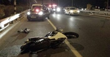 מה קורה כשרודפים אחרי רוכב אופנוע עם אקדח בתחתונים?