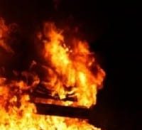 חשד: הזמינה את הצתת רכבה כדי להפליל את הגרוש ובת זוגתו