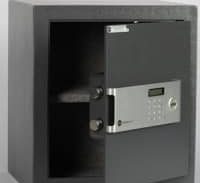 אישום: גנב תכשיטי יוקרה מכספת ביישוב חופית