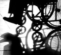 תביעה: חברת ביטוח מסרבת לממן דמי סיעוד לקשישה שנפגעה מאופנוע