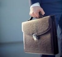 במלתעות הזאבים